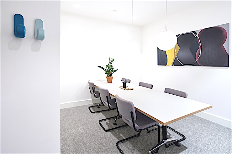Meeting room 2 A designer workspace right in the heart of Amsterdam’s Spiegelkwartier, a buzzing neighbourhood well known for its fine arts and antiques. Spaces Keizersgracht offers private office spaces, flexible w